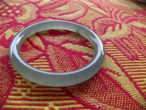 氷翡翠バングル