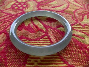 氷翡翠バングル