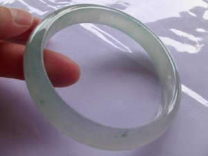 氷翡翠バングル