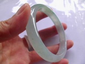 氷翡翠バングル