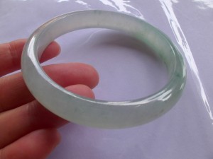 氷翡翠バングル