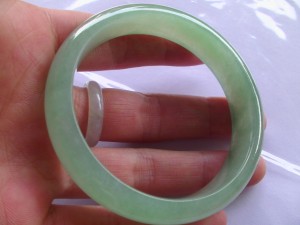 翡翠バングル