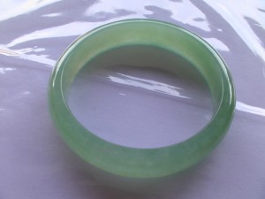 翡翠バングル