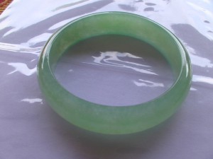 翡翠バングル