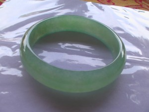 翡翠バングル