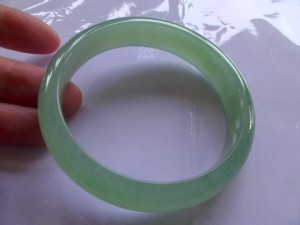 翡翠バングル