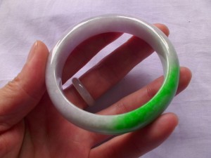 翡翠バングル