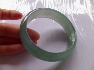 翡翠バングル