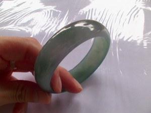 翡翠バングル