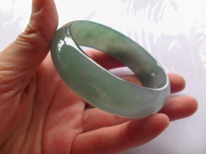 翡翠バングル