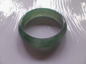 翡翠バングル