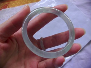 氷翡翠バングル