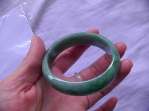 翡翠バングル