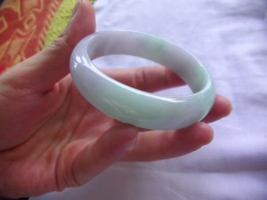 翡翠バングル