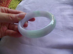 翡翠バングル