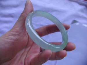 翡翠バングル