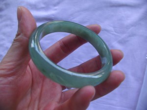 翡翠バングル
