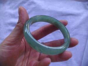 翡翠バングル