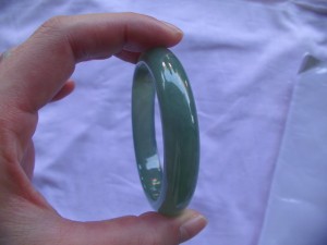 翡翠バングル