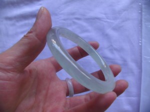 翡翠バングル