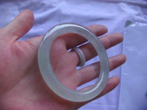 翡翠バングル
