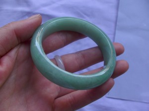 翡翠バングル（Ａ貨　天然無処理）