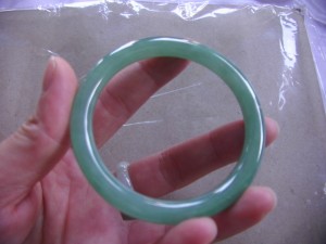 翡翠バングル