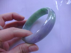 高級翡翠バングル　藤　むらさきに咲き誇る