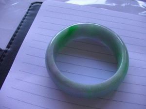 翡翠バングル（Ａ貨　天然無処理）