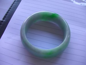 翡翠バングル（Ａ貨　天然無処理）