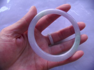 翡翠バングル