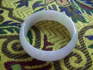 翡翠バングル（Ａ貨　天然無処理）