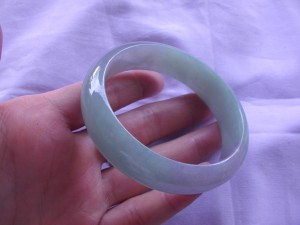 翡翠バングル（Ａ貨　天然無処理）