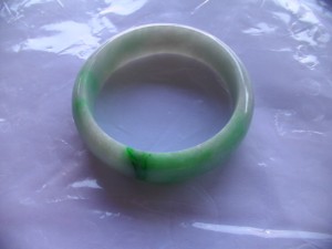 翡翠バングル