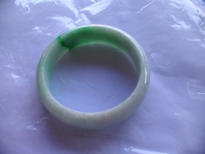 翡翠バングル