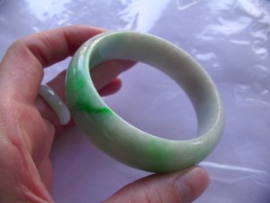 翡翠バングル