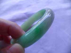 翡翠バングル