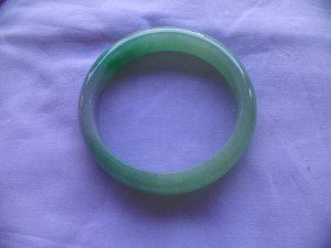 翡翠バングル