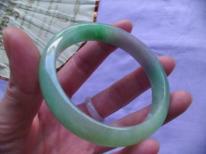 翡翠バングル