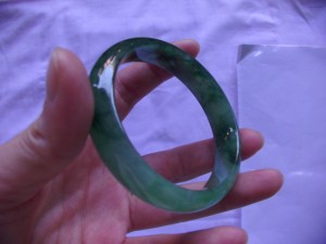 翡翠バングル