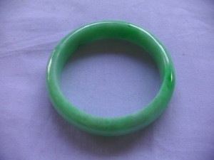 翡翠バングル
