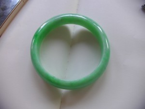 翡翠バングル