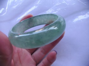翡翠バングル