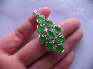 翡翠ペンダント