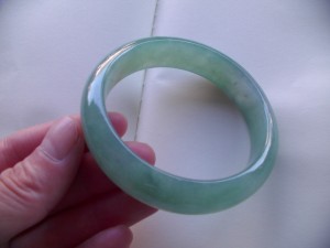 翡翠バングル