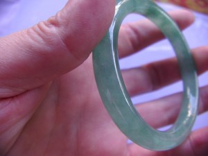 翡翠バングル