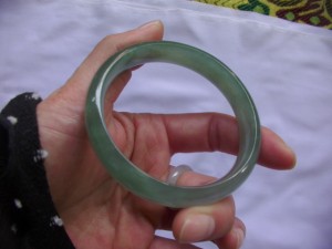 翡翠バングル