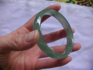 翡翠バングル