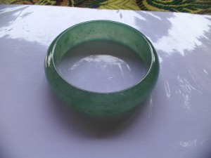 翡翠バングル