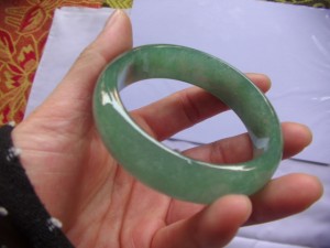 翡翠バングル